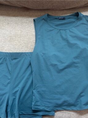 Simplee Teal Crewneck Sleeveless Tank Top for Women